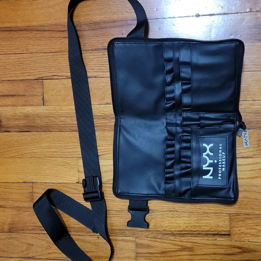 NYX Professional Black Makeup Brush Belt Pouch Zippped Case